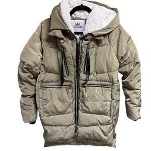 OROLAY Women's Olive Puffer Jacket with Sherpa Lined Hood